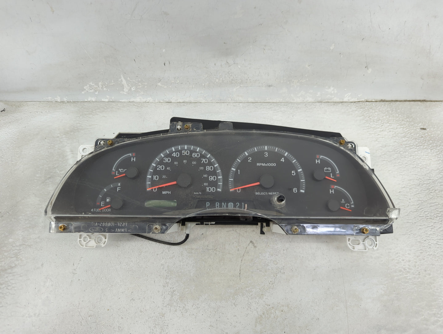 2001 Ford F-150 Speedometer Instrument Cluster Gauges 1458262 - Oemusedautoparts1.com