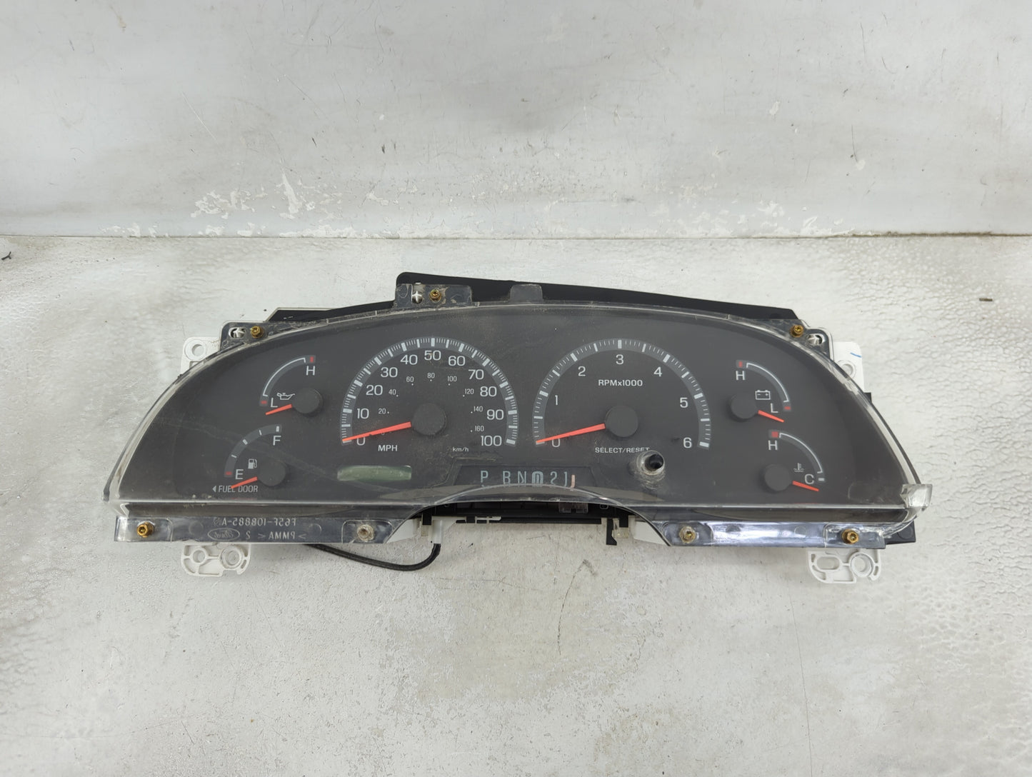 2001 Ford F-150 Speedometer Instrument Cluster Gauges 1458262 - Oemusedautoparts1.com