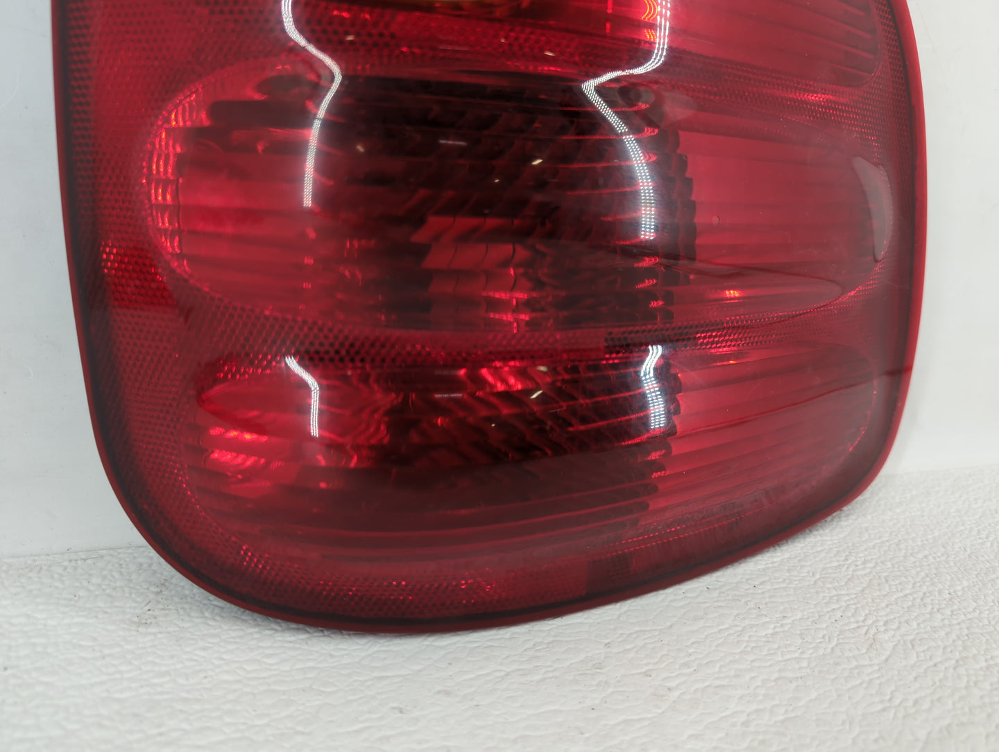 2000-2004 Ford F-150 Tail Light Assembly Passenger Right OEM P/N:YL3X-12B504-A Fits Fits 2000 2001 2002 2003 2004 OEM Used A