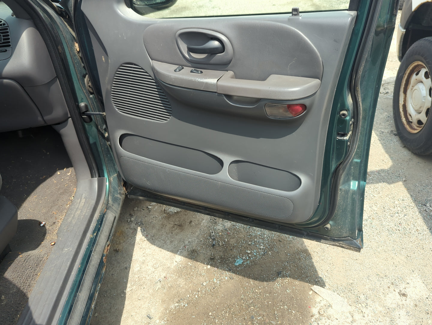 2001 Ford F-150 Front Right Passenger Interior Door Panel Trim 5019039 - Oemusedautoparts1.com