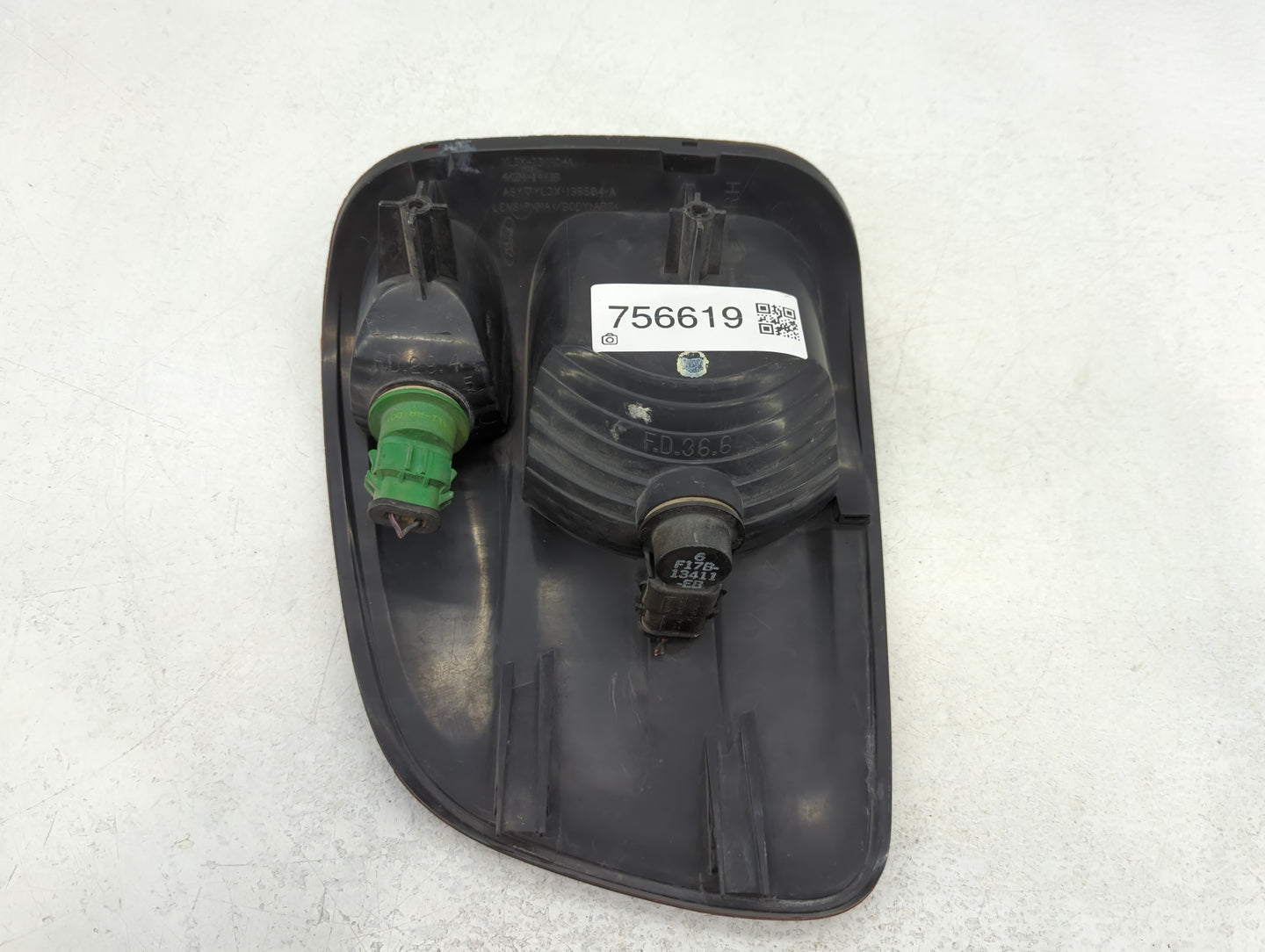 2000-2004 Ford F-150 Tail Light Assembly Passenger Right OEM P/N:F17B-13411-EB Fits Fits 2000 2001 2002 2003 2004 OEM Used A