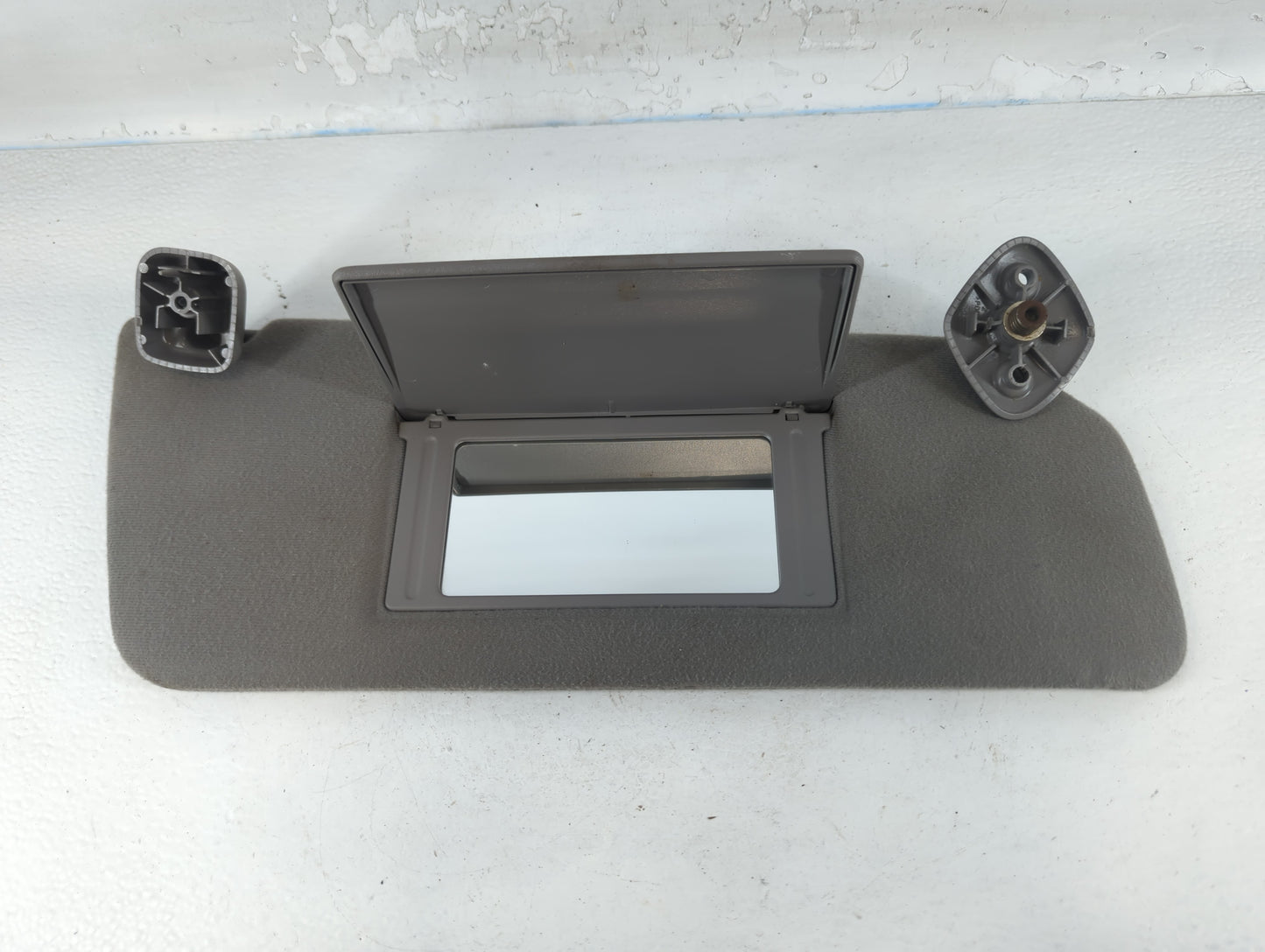 2000-2002 Ford F-150 Sun Visor Shade Replacement Passenger Right Mirror Fits Fits 2000 2001 2002 OEM Used Auto Parts - Oemus