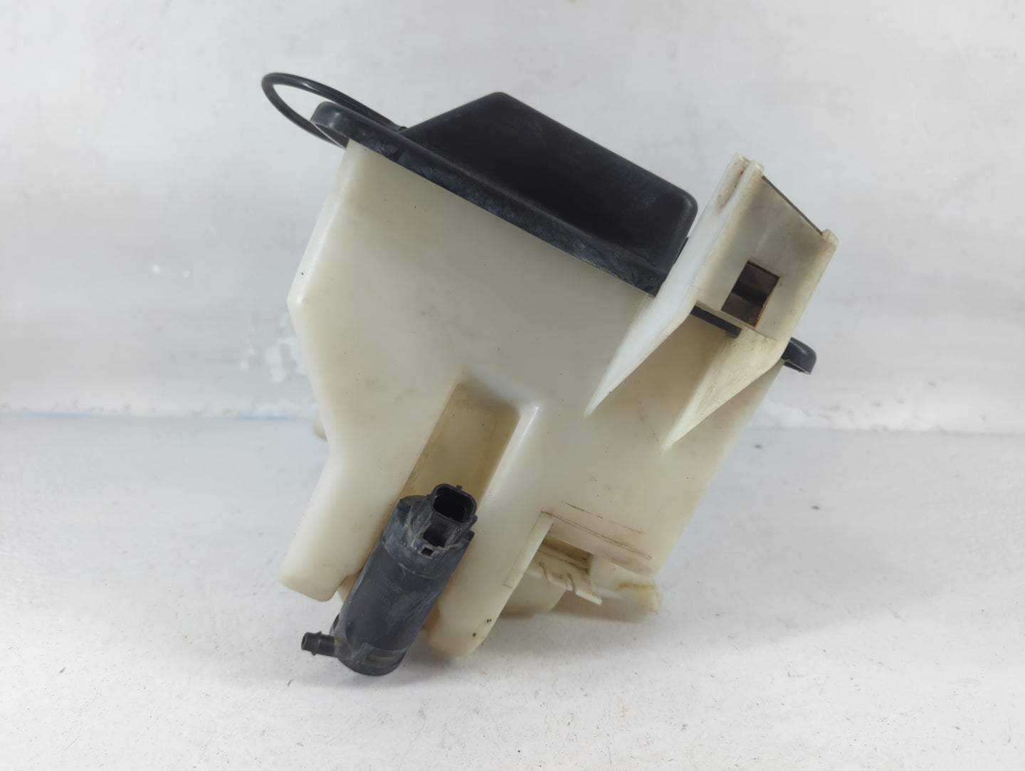1998-2006 Ford F-150 Windshield Washer Fluid Reservoir Bottle Oem - Oemusedautoparts1.com