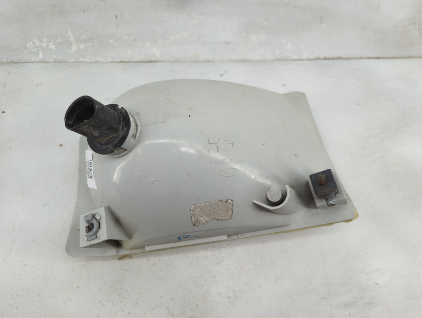 Ford F-250 Passenger Right Oem Head Light Headlight Lamp 1465550 - Oemusedautoparts1.com
