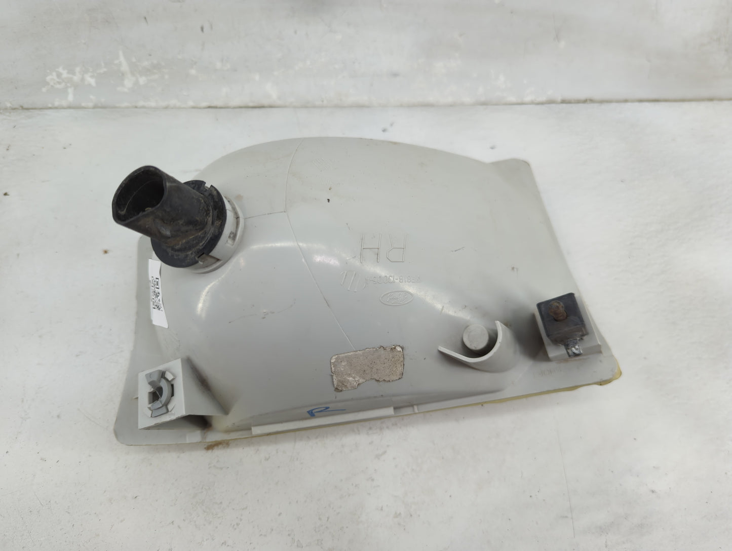 Ford F-250 Passenger Right Oem Head Light Headlight Lamp 1465550 - Oemusedautoparts1.com