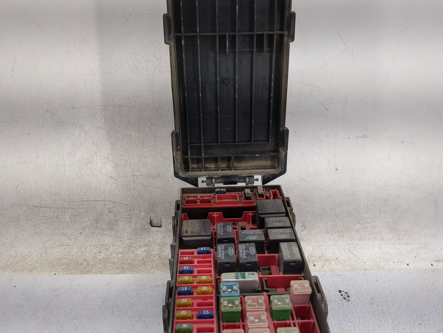 2001 Ford F150 Fusebox Fuse Box Panel Relay Module P/N:XL34-14A003-AC F57B-14B192-AA, F57B-14B192-AA Fits Fits 2000 2002 200