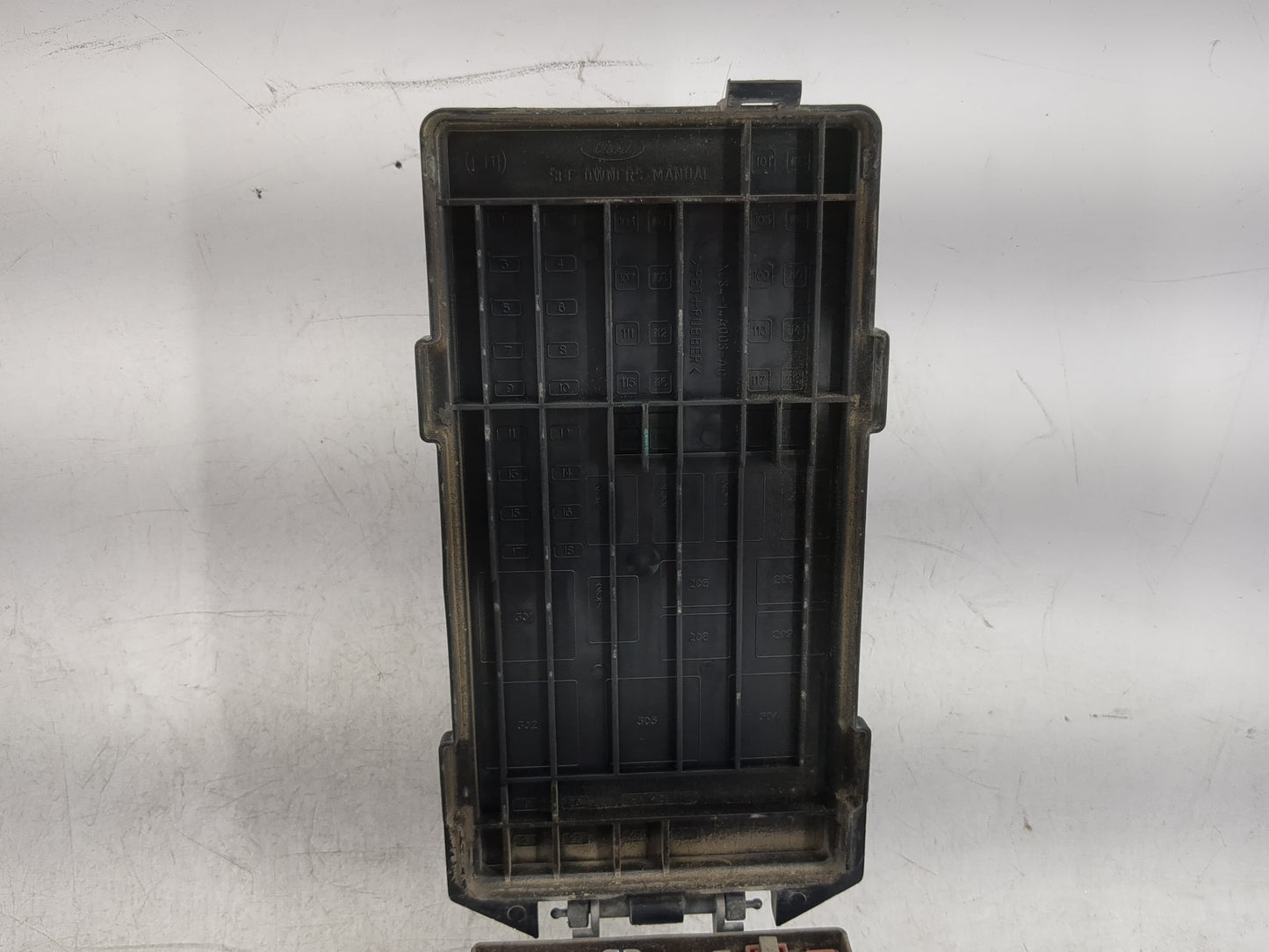 2001 Ford F150 Fusebox Fuse Box Panel Relay Module P/N:XL34-14A003-AC F57B-14B192-AA, F57B-14B192-AA Fits Fits 2000 2002 200