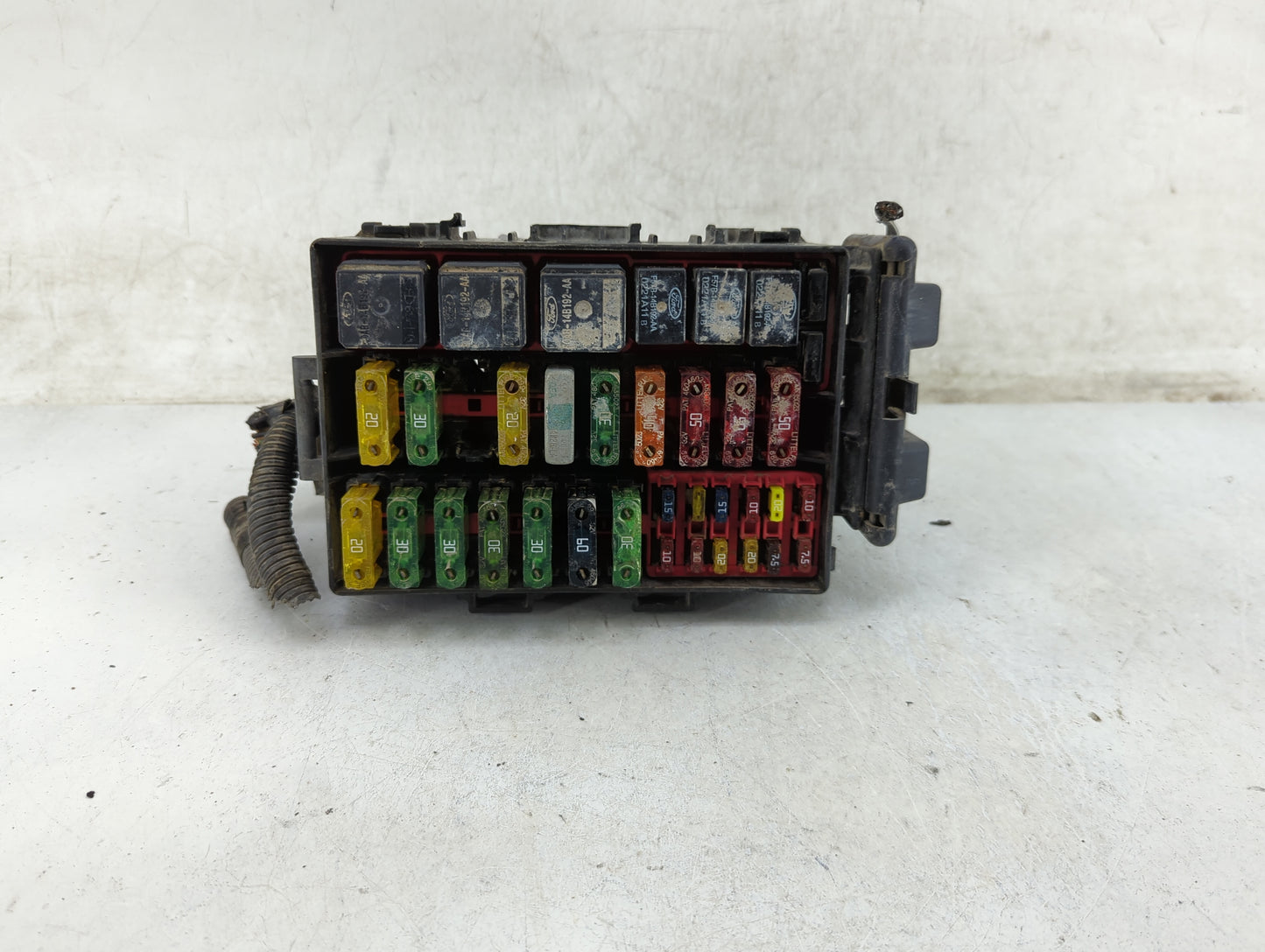 2001 Ford F350sd Fusebox Fuse Box Panel Relay Module P/N:F5TB-14B192-AA F5TB-14A067-AA Fits Fits 2000 2002 2003 2004 OEM Use