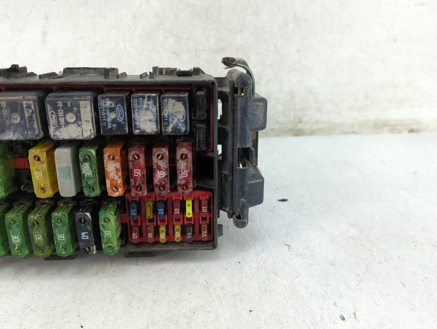 2001 Ford F350sd Fusebox Fuse Box Panel Relay Module P/N:F5TB-14B192-AA F5TB-14A067-AA Fits Fits 2000 2002 2003 2004 OEM Use