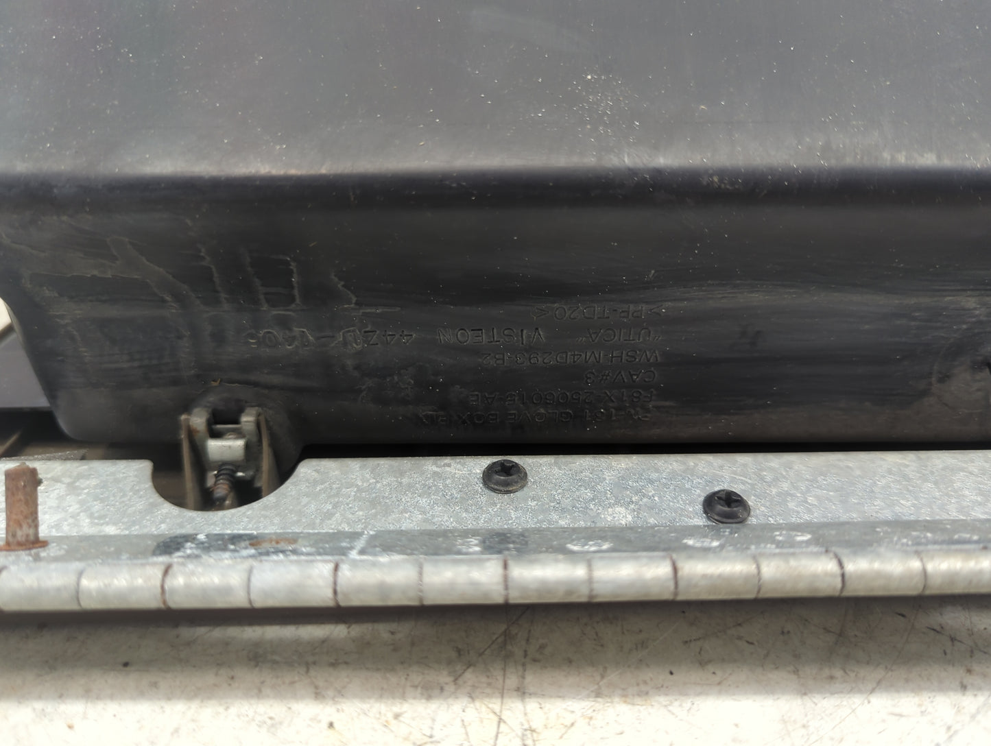 2001 Ford F350sd Passenger Glove Box Door Storage Compartment Tan - Oemusedautoparts1.com