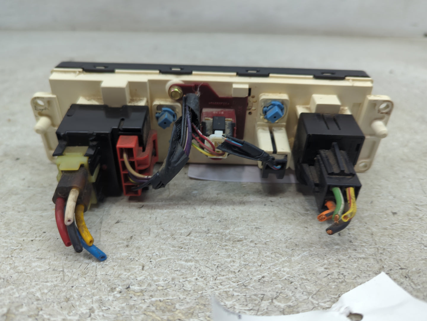 2001 Ford F350sd Climate Control Module Temperature AC/Heater Replacement Fits OEM Used Auto Parts - Oemusedautoparts1.com