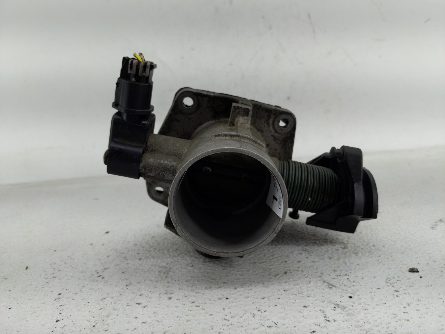 2000-2004 Ford Focus Throttle Body P/N:YS4U-AD YS4U-AE Fits Fits 2000 2001 2002 2003 2004 OEM Used Auto Parts - Oemusedautop