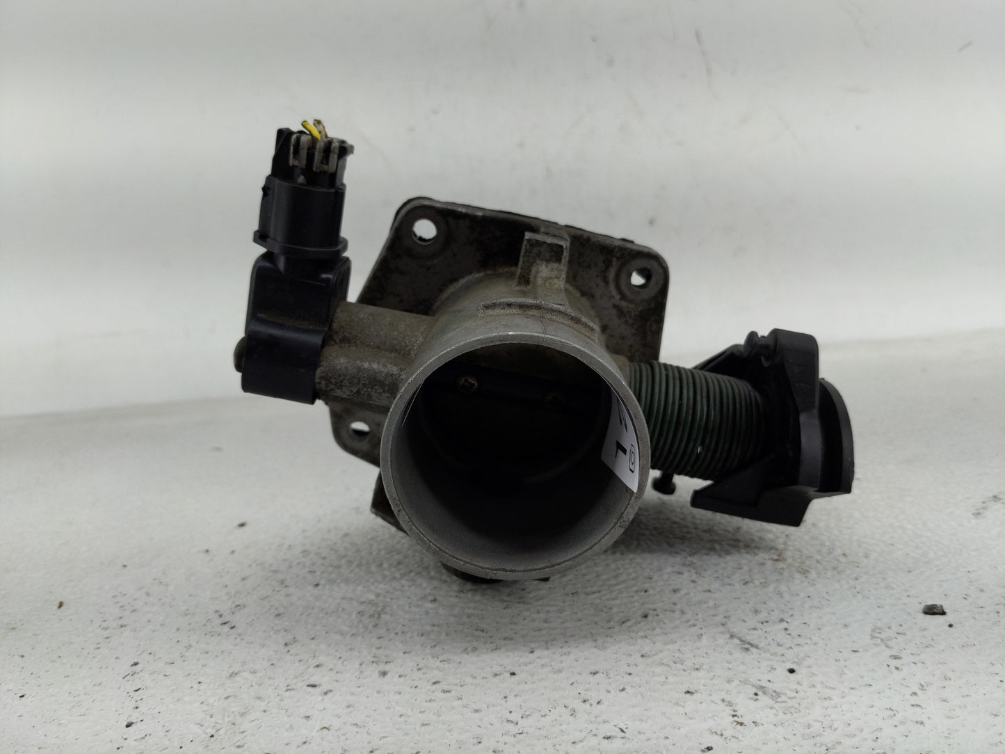 2000-2004 Ford Focus Throttle Body P/N:YS4U-AD YS4U-AE Fits Fits 2000 2001 2002 2003 2004 OEM Used Auto Parts - Oemusedautop
