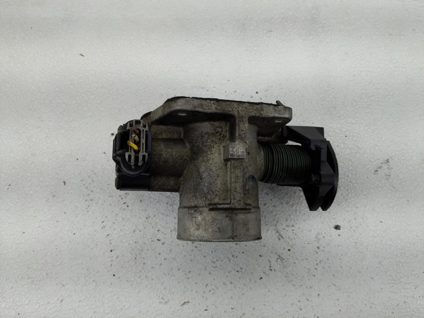 2000-2004 Ford Focus Throttle Body P/N:YS4U-AD YS4U-AE Fits Fits 2000 2001 2002 2003 2004 OEM Used Auto Parts - Oemusedautop