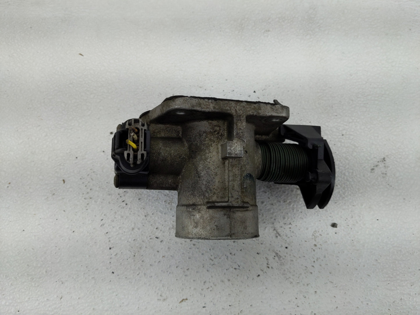 2000-2004 Ford Focus Throttle Body P/N:YS4U-AD YS4U-AE Fits Fits 2000 2001 2002 2003 2004 OEM Used Auto Parts - Oemusedautop