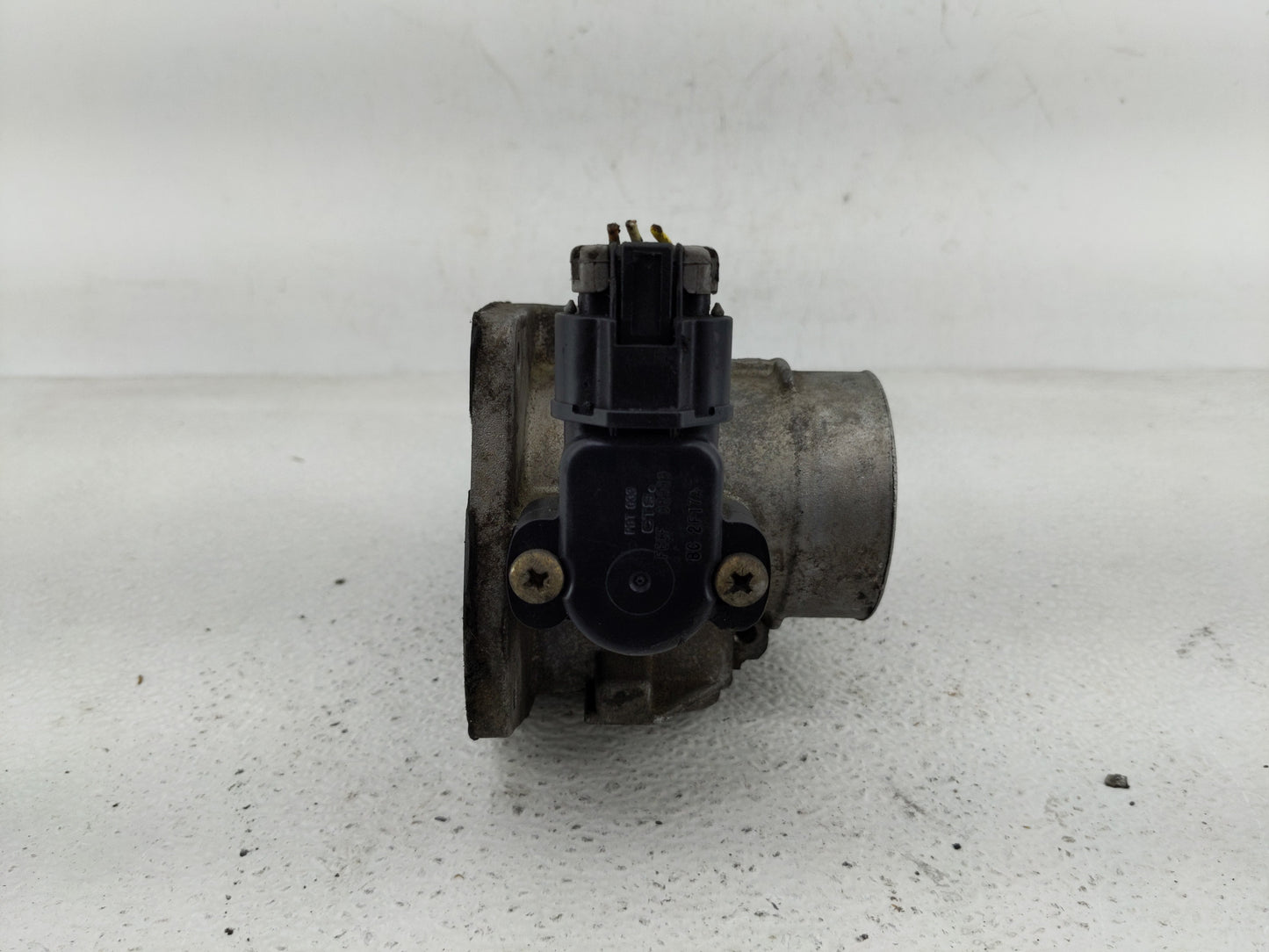 2000-2004 Ford Focus Throttle Body P/N:YS4U-AD YS4U-AE Fits Fits 2000 2001 2002 2003 2004 OEM Used Auto Parts - Oemusedautop