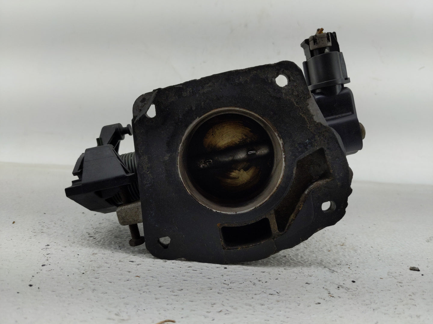 2000-2004 Ford Focus Throttle Body P/N:YS4U-AD YS4U-AE Fits Fits 2000 2001 2002 2003 2004 OEM Used Auto Parts - Oemusedautop