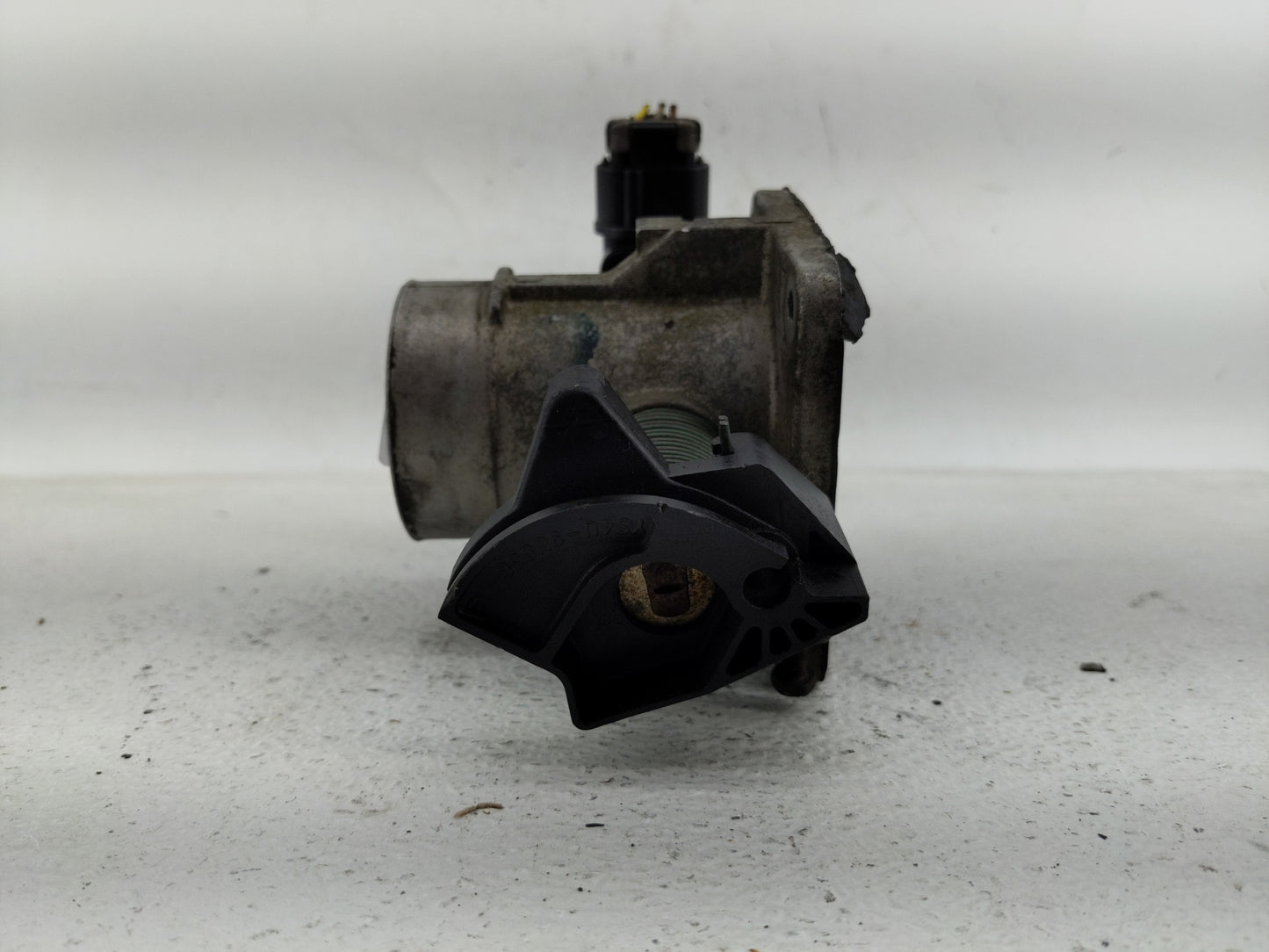 2000-2004 Ford Focus Throttle Body P/N:YS4U-AD YS4U-AE Fits Fits 2000 2001 2002 2003 2004 OEM Used Auto Parts - Oemusedautop