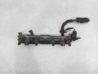 compare product 2001 Ford Focus Fuel Injectors P/N:9D280 Fits OEM Used Auto Parts