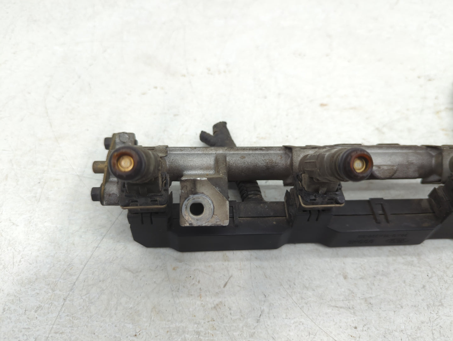 2001 Ford Focus Fuel Injectors P/N:9D280 Fits OEM Used Auto Parts - Oemusedautoparts1.com