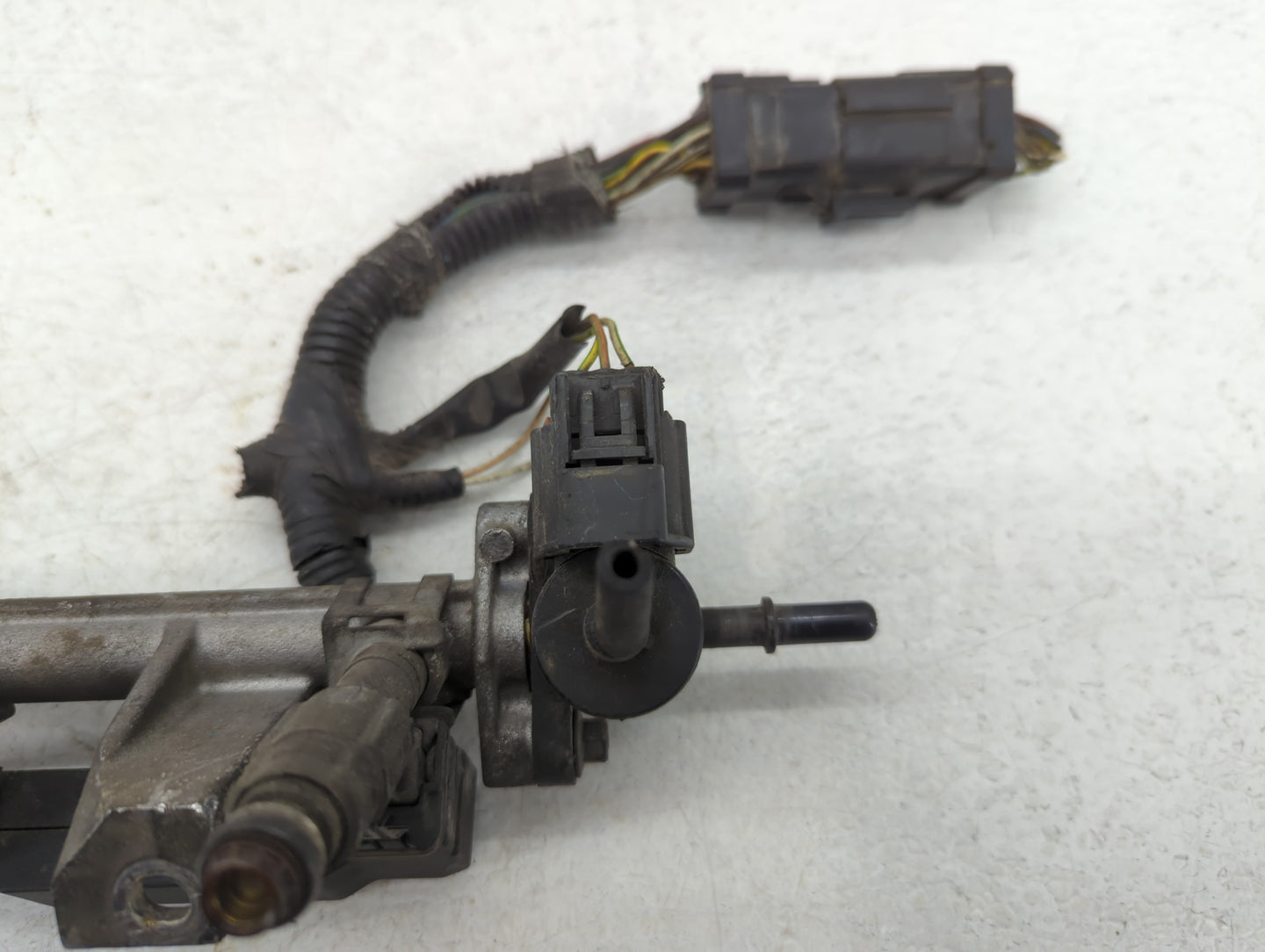 2001 Ford Focus Fuel Injectors P/N:9D280 Fits OEM Used Auto Parts - Oemusedautoparts1.com