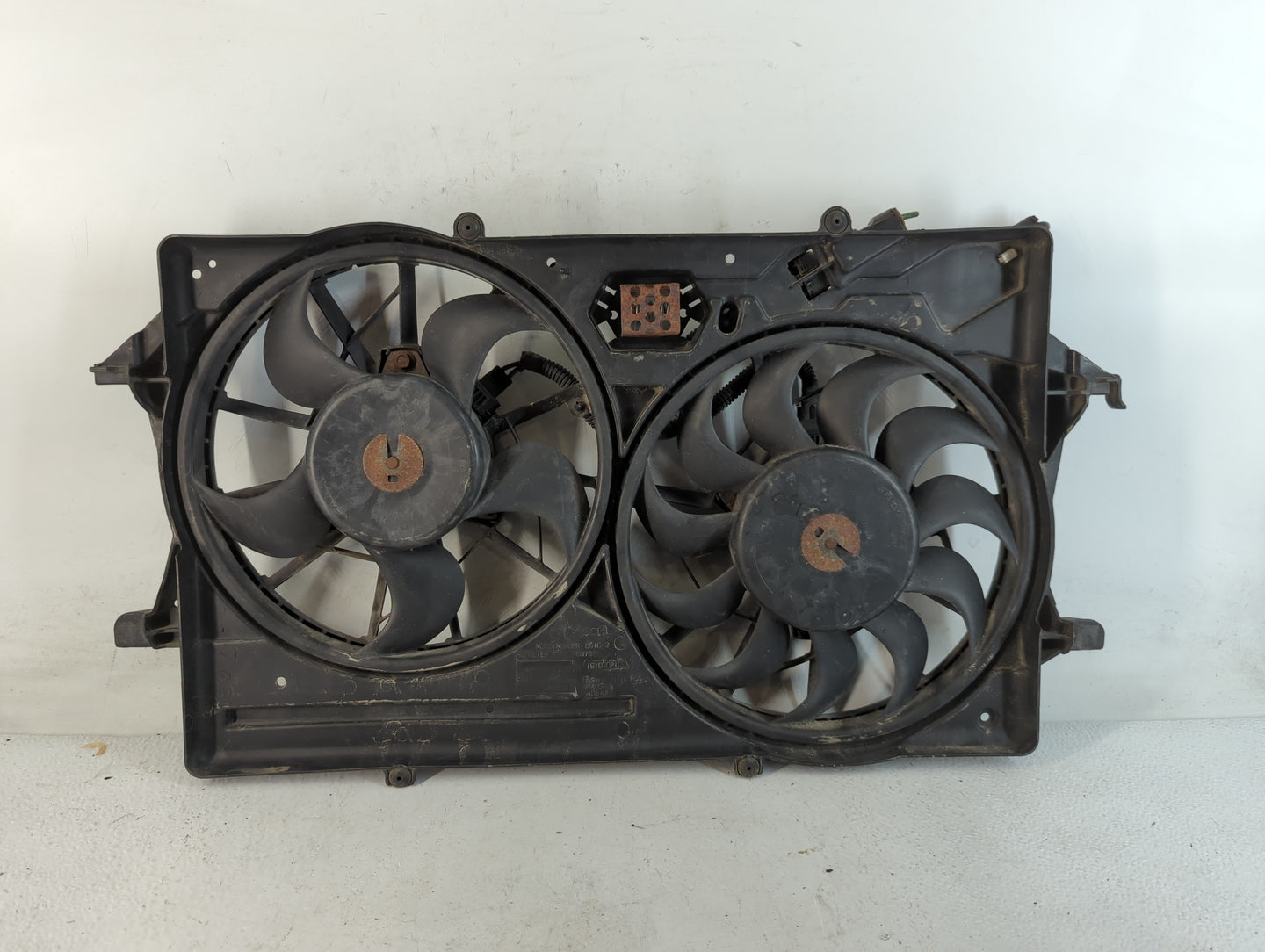 2000-2002 Ford Focus Left Radiator Fan Motor Assembly - Oemusedautoparts1.com