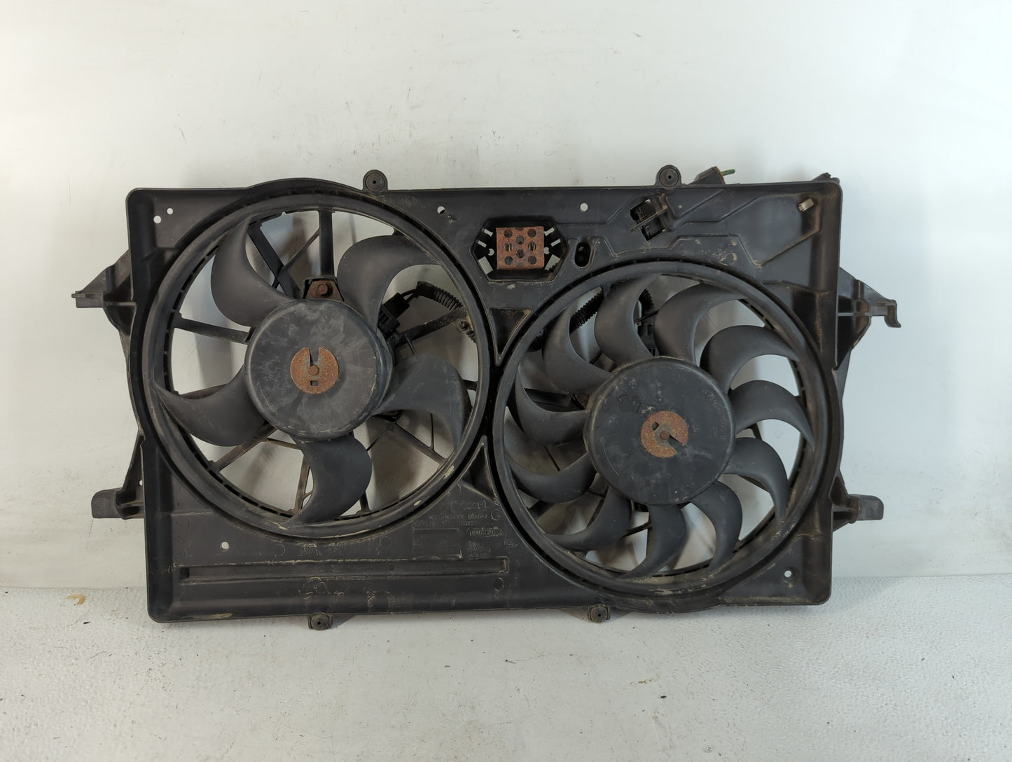 2000-2002 Ford Focus Left Radiator Fan Motor Assembly - Oemusedautoparts1.com