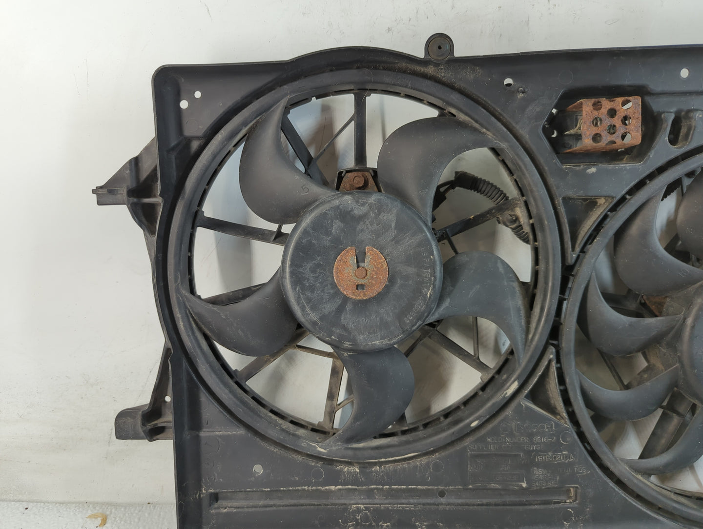 2000-2002 Ford Focus Left Radiator Fan Motor Assembly - Oemusedautoparts1.com