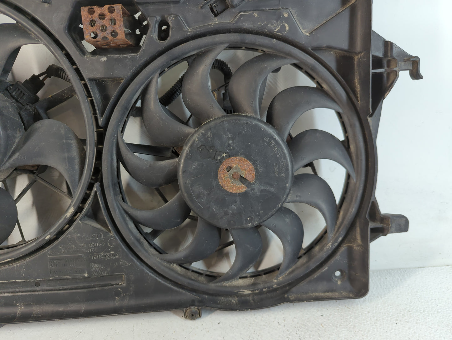 2000-2002 Ford Focus Left Radiator Fan Motor Assembly - Oemusedautoparts1.com