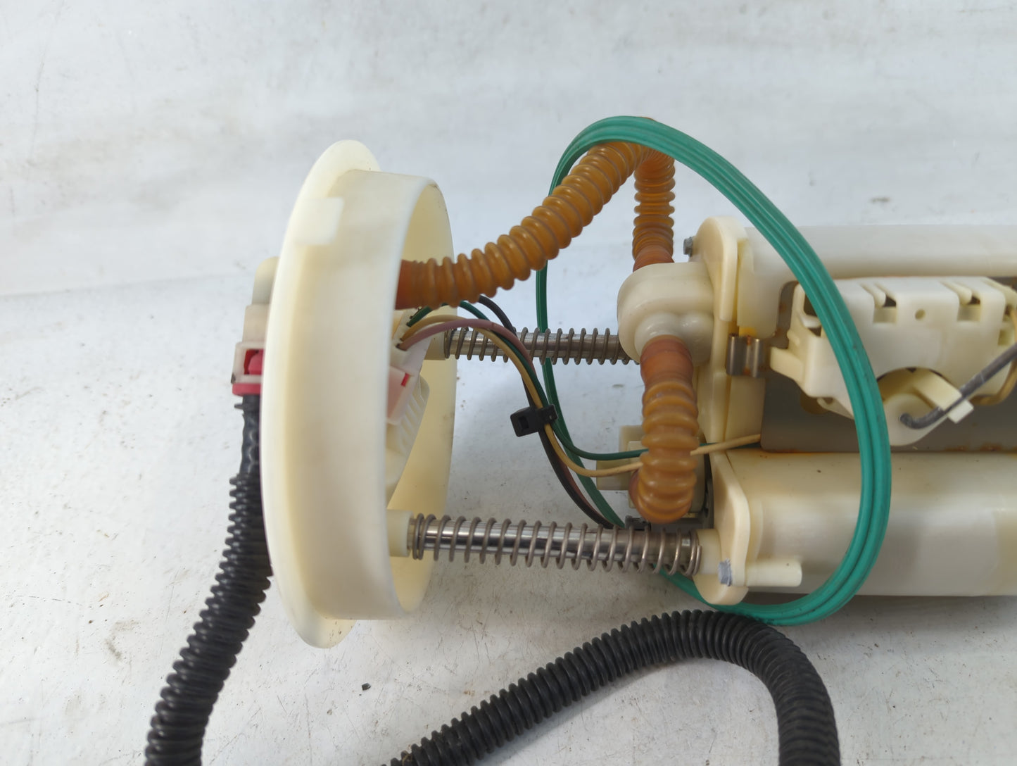 2000-2001 Ford Focus Electrical Gas Fuel Pump Assembly - Oemusedautoparts1.com