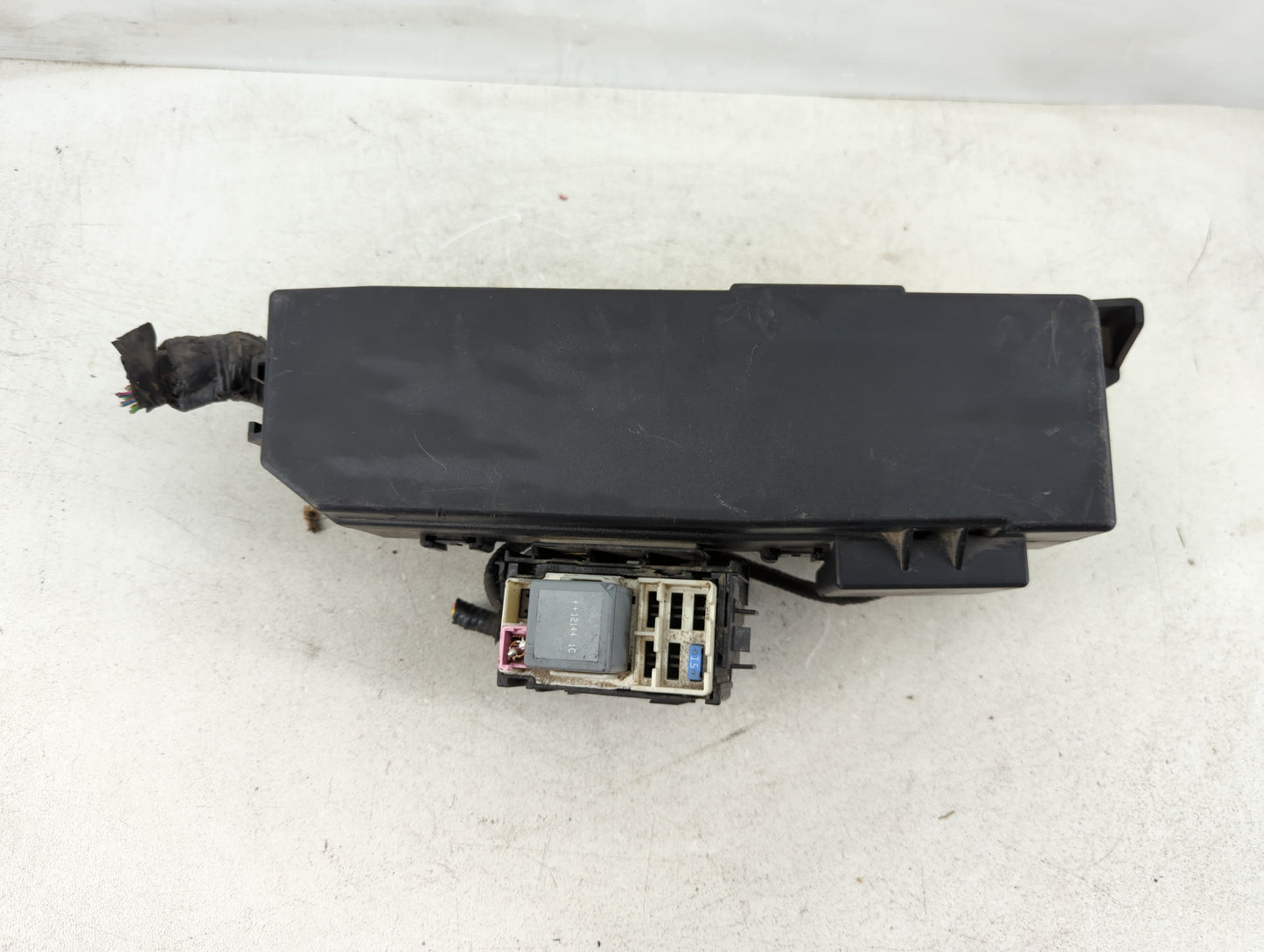 2001 Ford Maverick Fusebox Fuse Box Panel Relay Module P/N:90293 Fits OEM Used Auto Parts - Oemusedautoparts1.com