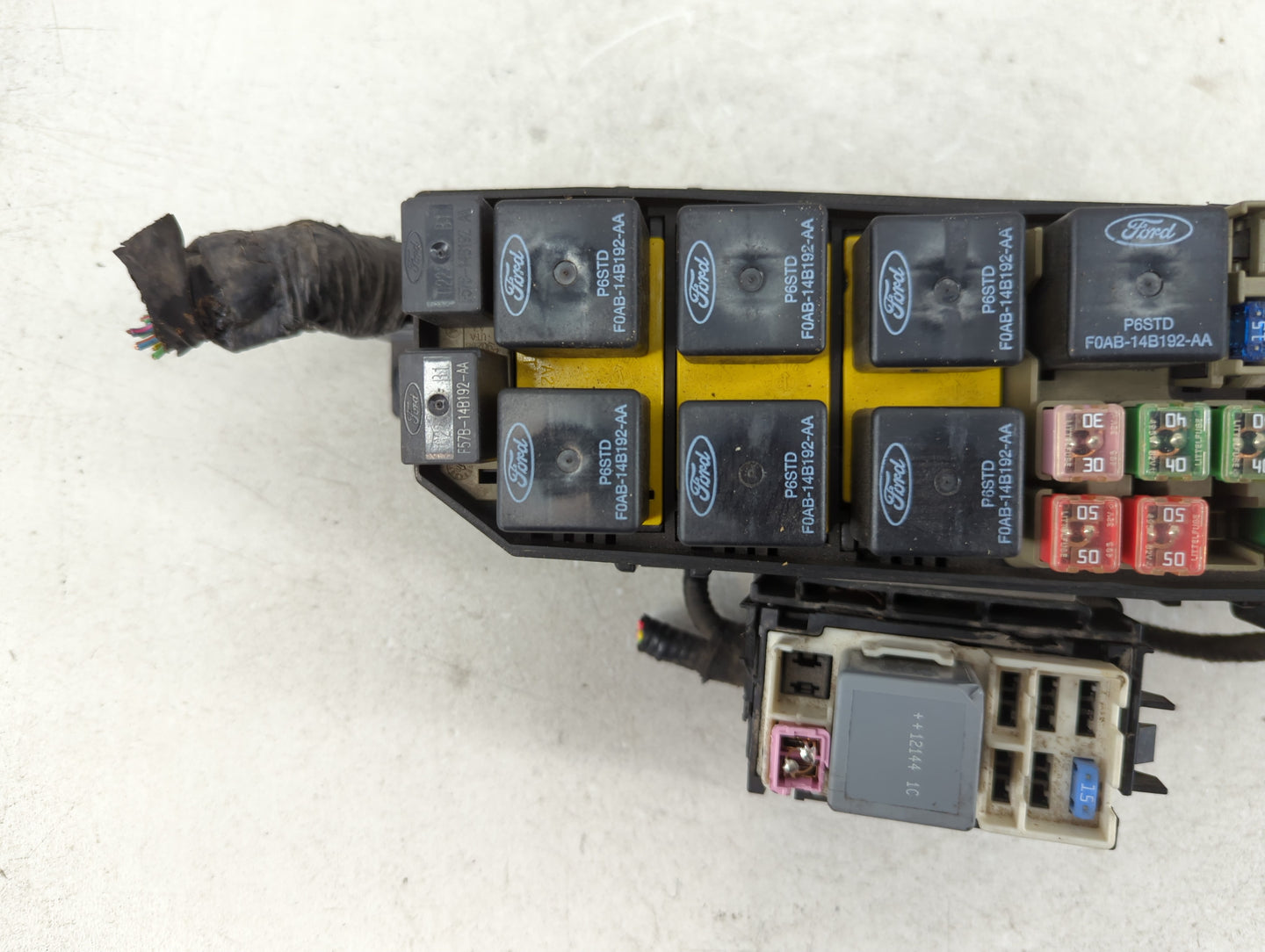 2001 Ford Maverick Fusebox Fuse Box Panel Relay Module P/N:90293 Fits OEM Used Auto Parts - Oemusedautoparts1.com