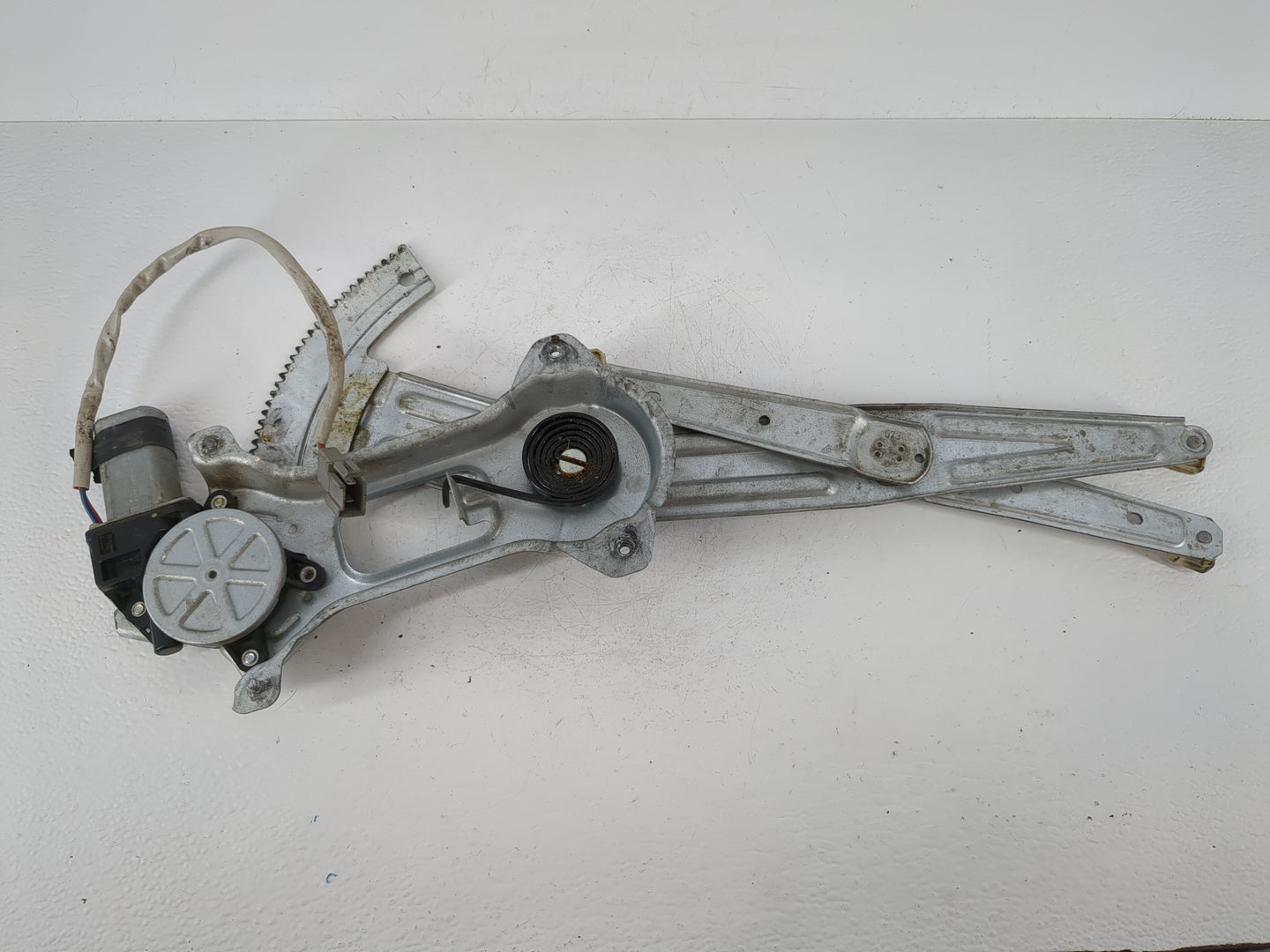 1996-2004 Ford Mustang Driver Front Left Power Window Motor - Oemusedautoparts1.com