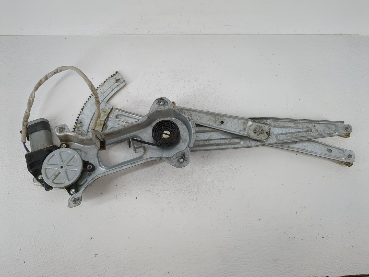 1996-2004 Ford Mustang Driver Front Left Power Window Motor - Oemusedautoparts1.com