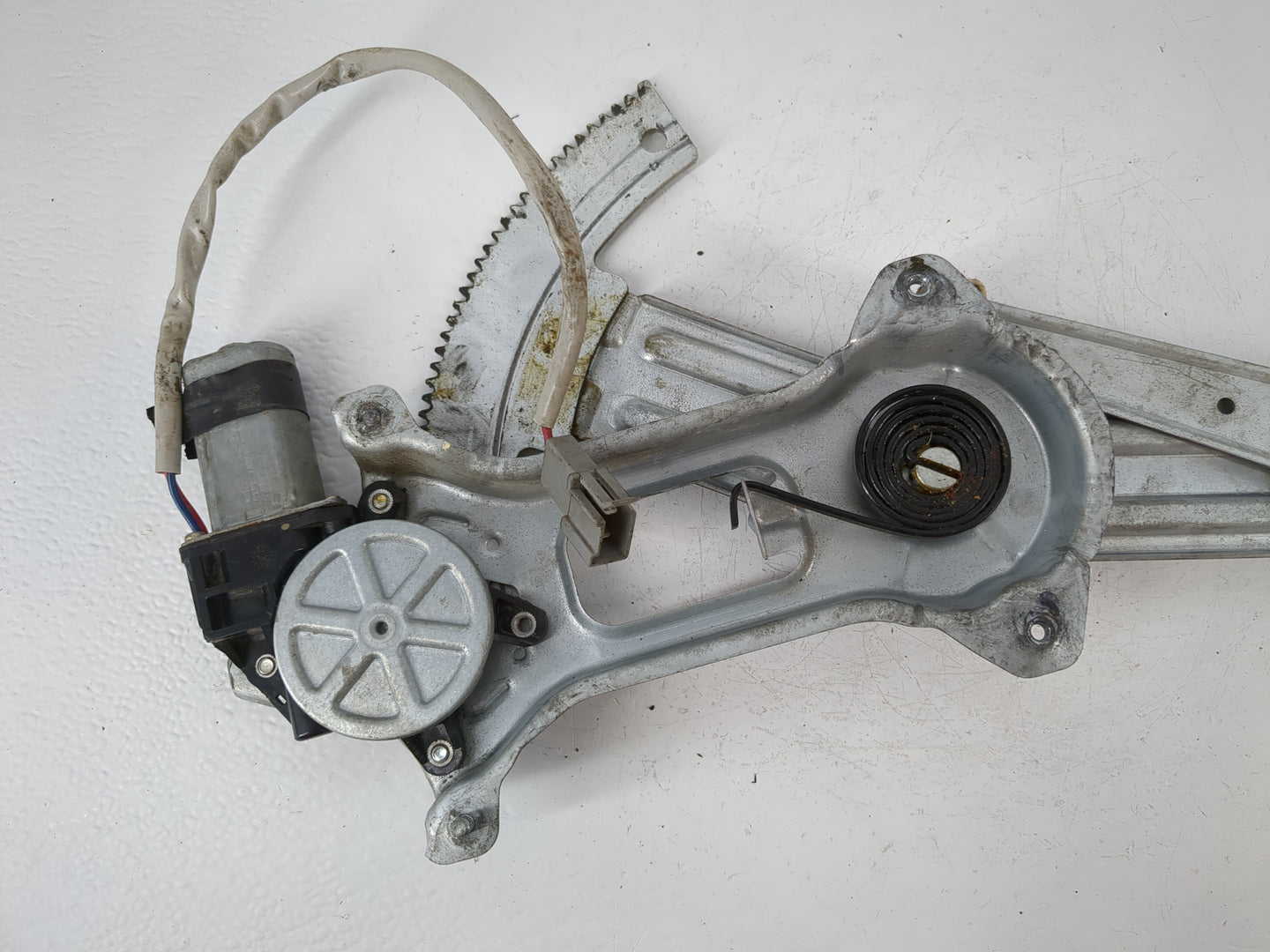 1996-2004 Ford Mustang Driver Front Left Power Window Motor - Oemusedautoparts1.com