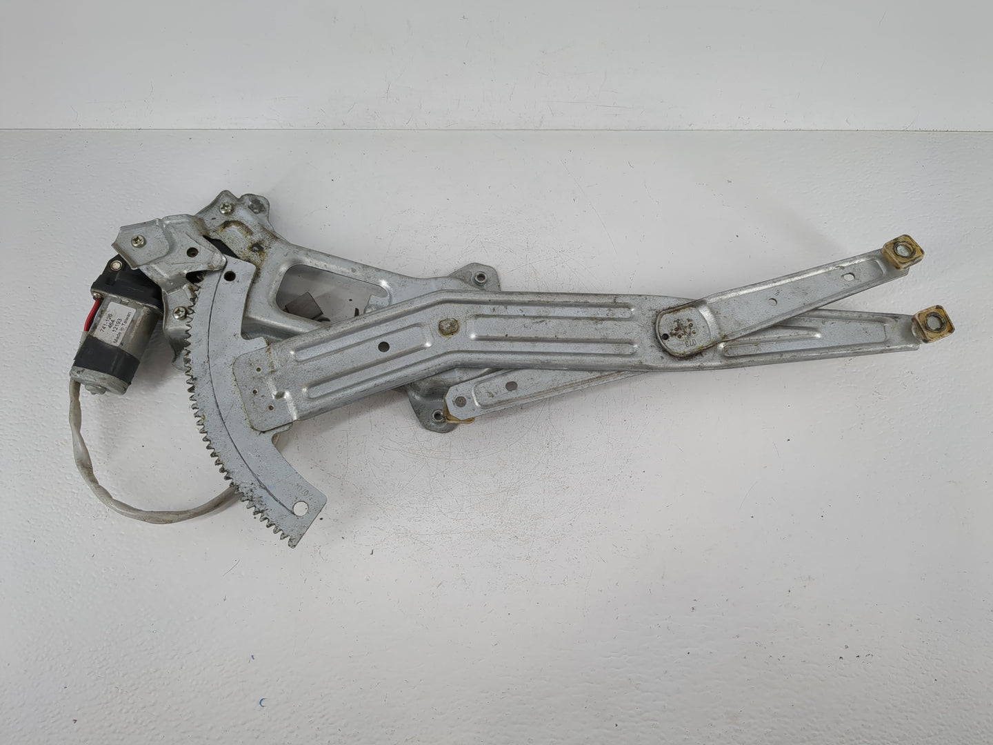 1996-2004 Ford Mustang Driver Front Left Power Window Motor - Oemusedautoparts1.com