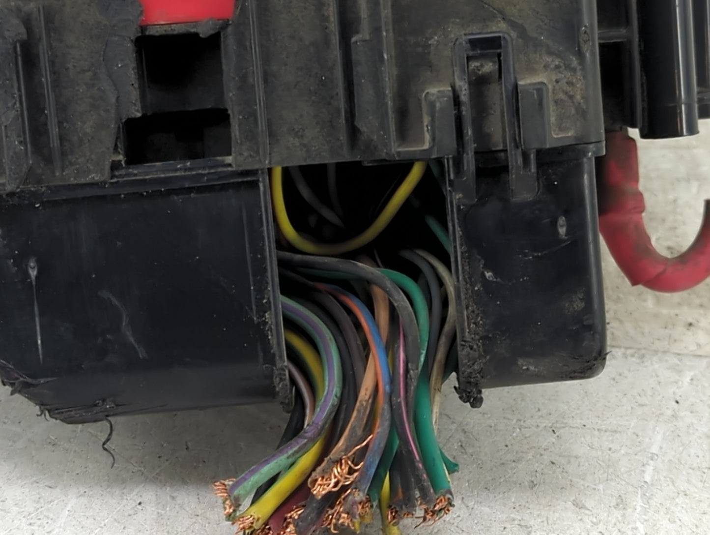 2001-2002 Ford Mustang Fusebox Fuse Box Panel Relay Module P/N:F8ZB-14A003-C Fits Fits 2001 2002 OEM Used Auto Parts - Oemus