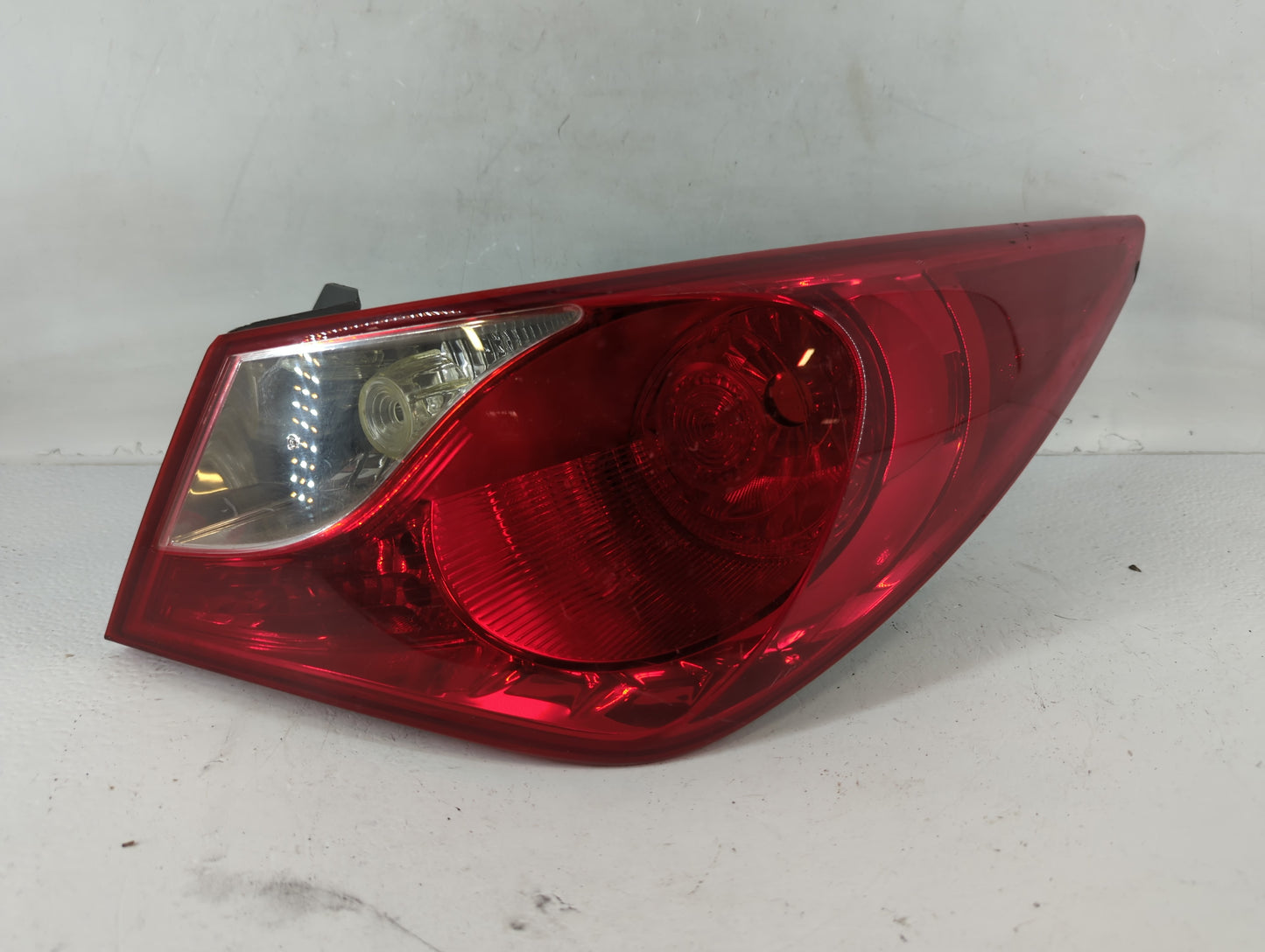 1999-2001 Ford Mustang Tail Light Assembly Passenger Right OEM P/N:92402-3Q Fits Fits 1999 2001 OEM Used Auto Parts - Oemuse