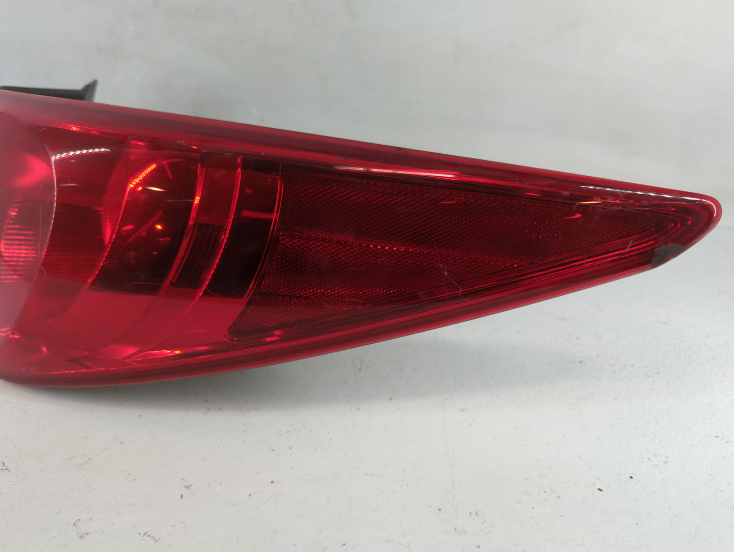 1999-2001 Ford Mustang Tail Light Assembly Passenger Right OEM P/N:92402-3Q Fits Fits 1999 2001 OEM Used Auto Parts - Oemuse