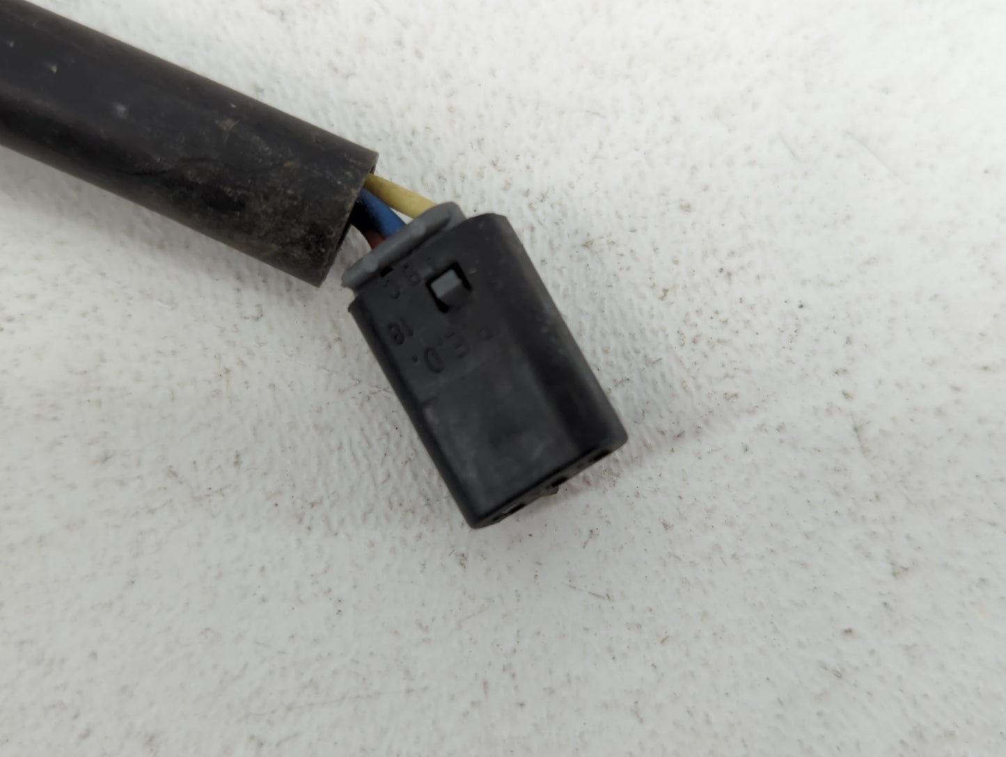 1999-2004 Ford Mustang Passenger Right Side View Manual Door Mirror - Oemusedautoparts1.com