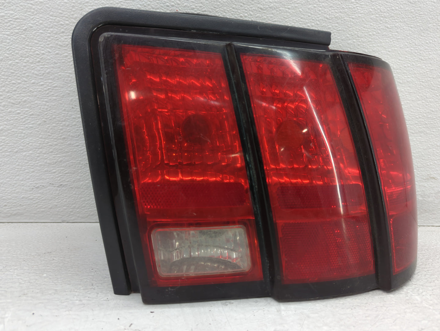 1999-2004 Ford Mustang Tail Light Assembly Passenger Right OEM P/N:XR33-13B504 Fits Fits 1999 2000 2001 2002 2003 2004 OEM U