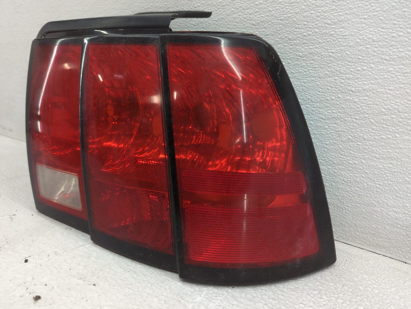 1999-2004 Ford Mustang Tail Light Assembly Passenger Right OEM P/N:XR33-13B504 Fits Fits 1999 2000 2001 2002 2003 2004 OEM U