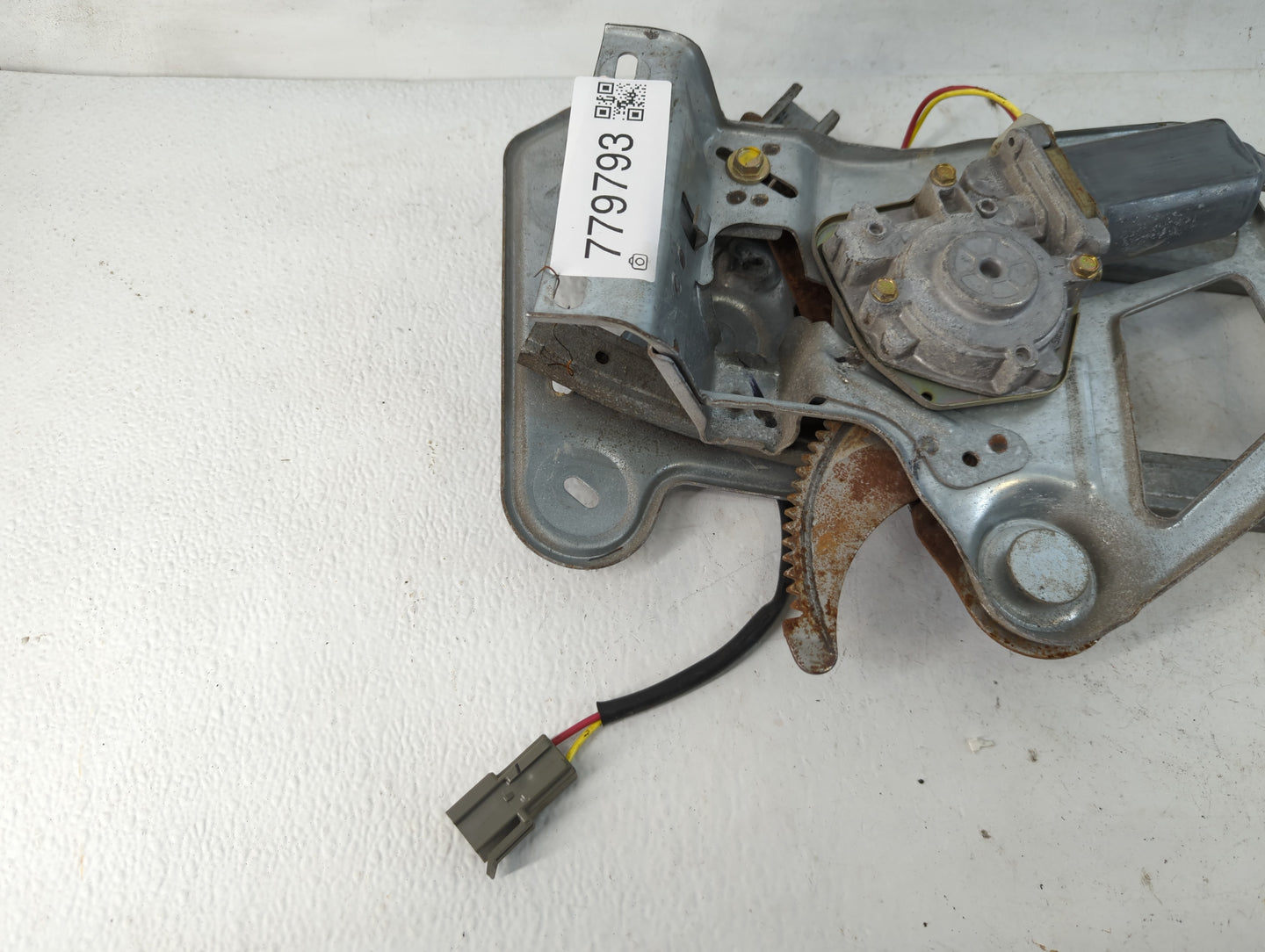 2001 Ford Mustang Driver Quarter Glass Regulator Oem - Oemusedautoparts1.com