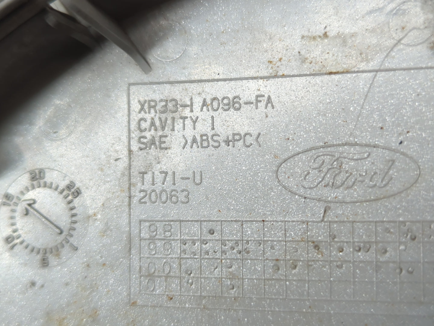 2001 Ford Mustang Center Cap Oem - Oemusedautoparts1.com