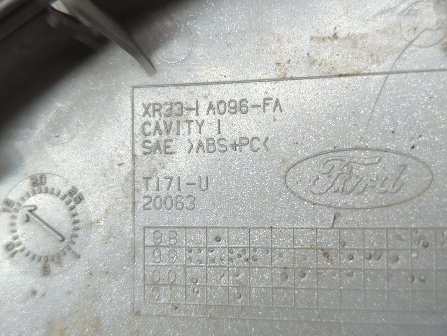 2001 Ford Mustang Center Cap Oem - Oemusedautoparts1.com