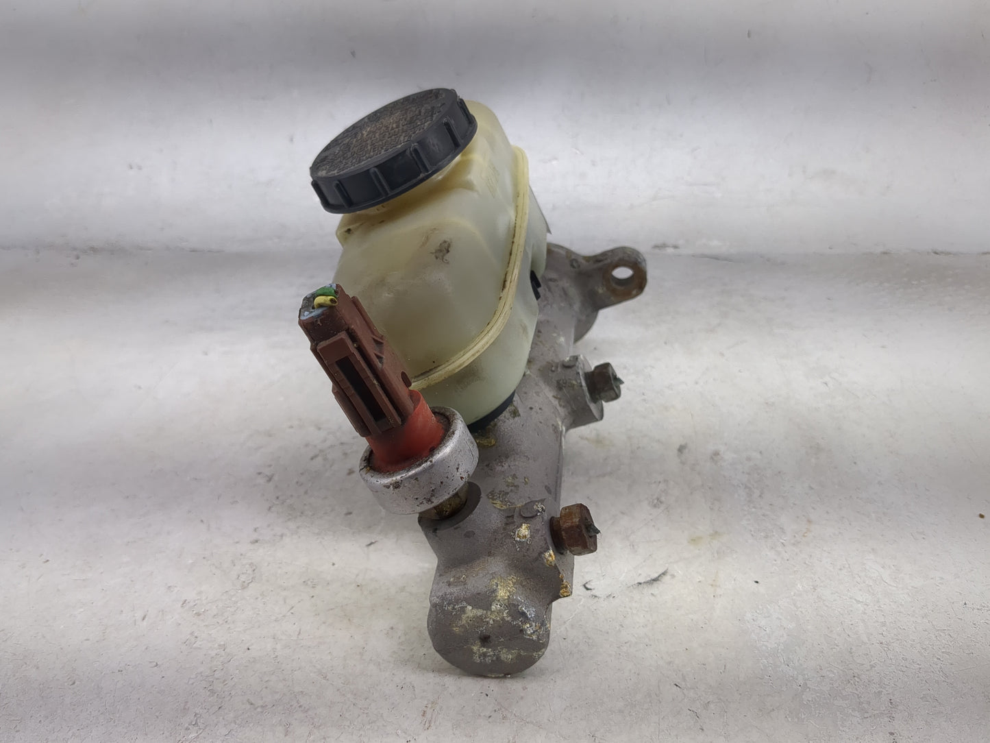 2001-2003 Ford Ranger Brake Master Cylinder 1491015 - Oemusedautoparts1.com