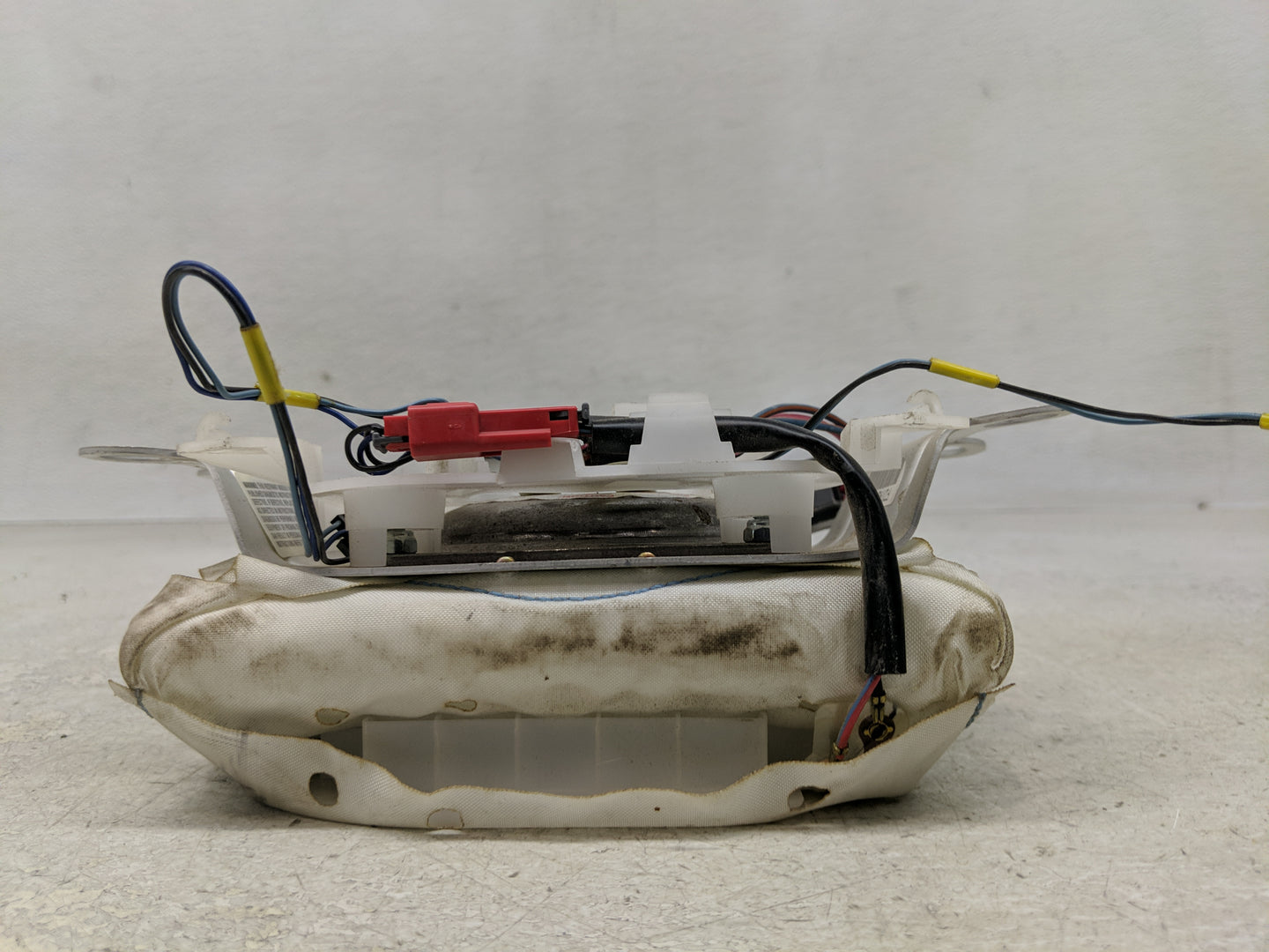 2000-2001 Ford Taurus Air Bag Driver Left Steering Wheel Mounted P/N:P5206000-00E Fits Fits 2000 2001 OEM Used Auto Parts - 