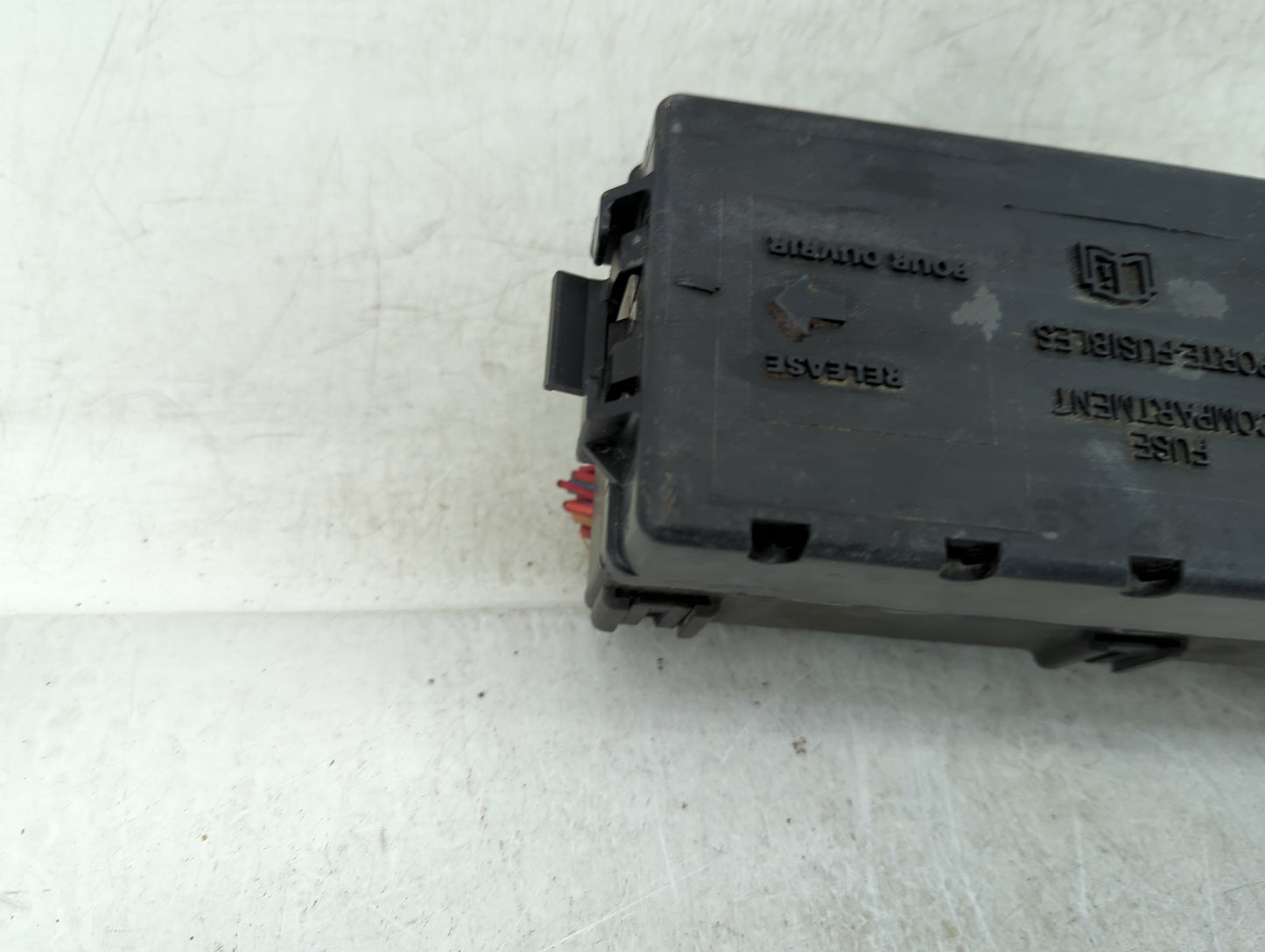 2000-2001 Ford Taurus Fusebox Fuse Box Panel Relay Module Fits Fits 2000 2001 OEM Used Auto Parts - Oemusedautoparts1.com