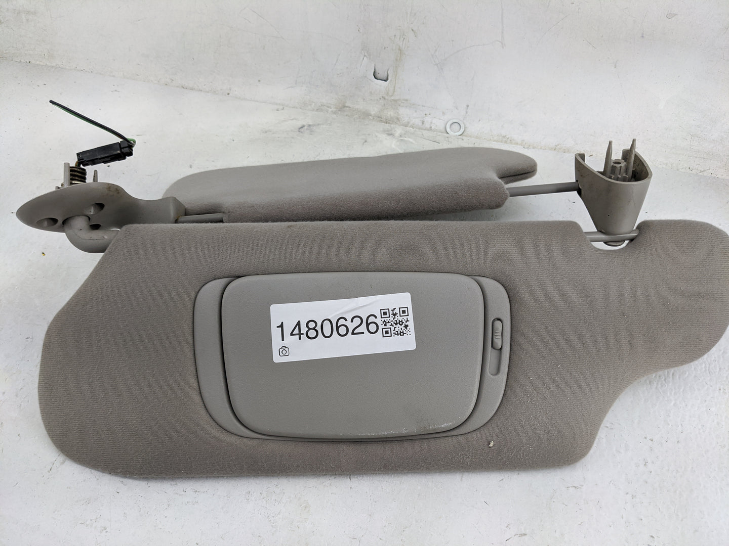 2001 Ford Taurus Sun Visor Shade Replacement Driver Left Mirror Fits OEM Used Auto Parts - Oemusedautoparts1.com