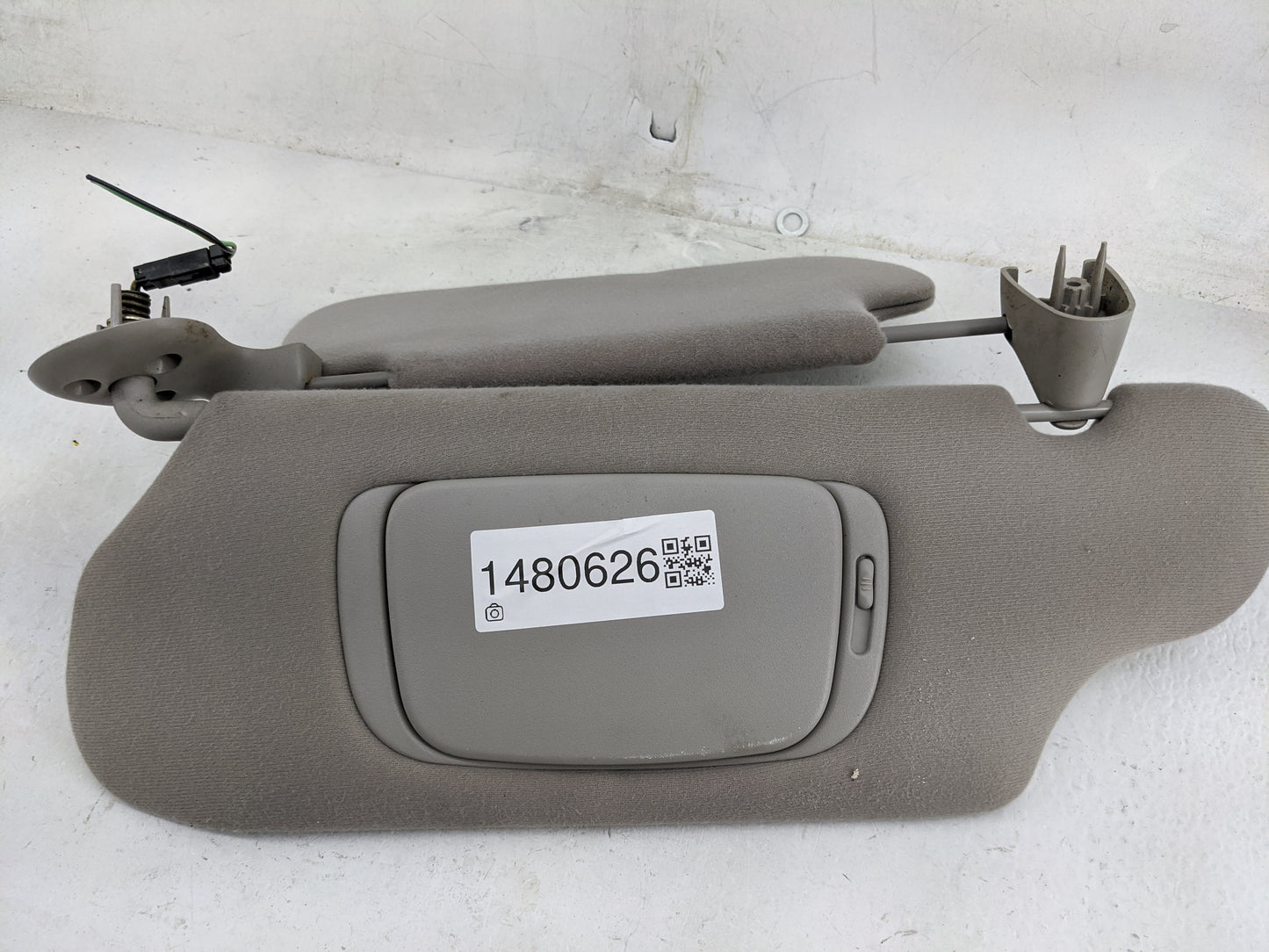 2001 Ford Taurus Sun Visor Shade Replacement Driver Left Mirror Fits OEM Used Auto Parts - Oemusedautoparts1.com